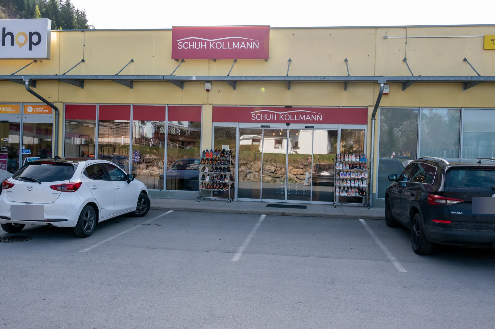 Murau – Geschäft mit Parkplatz