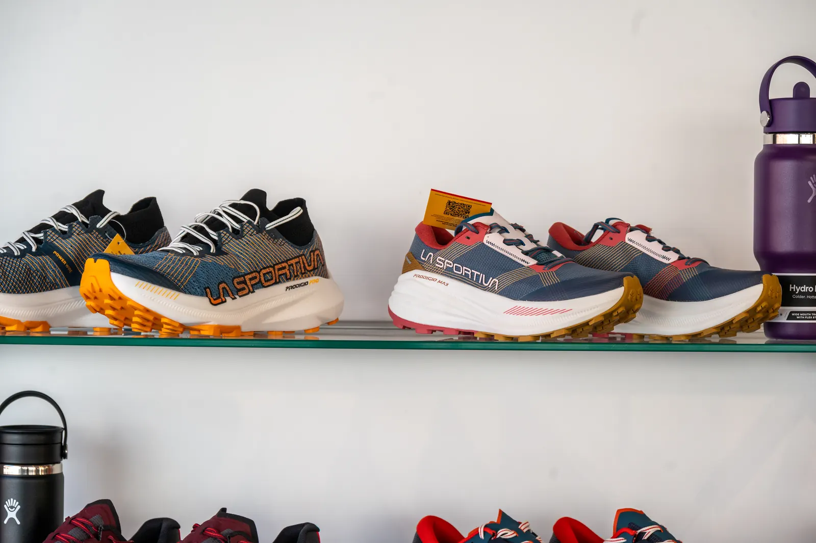 Tamsweg – Laufschuhe im Glasregal